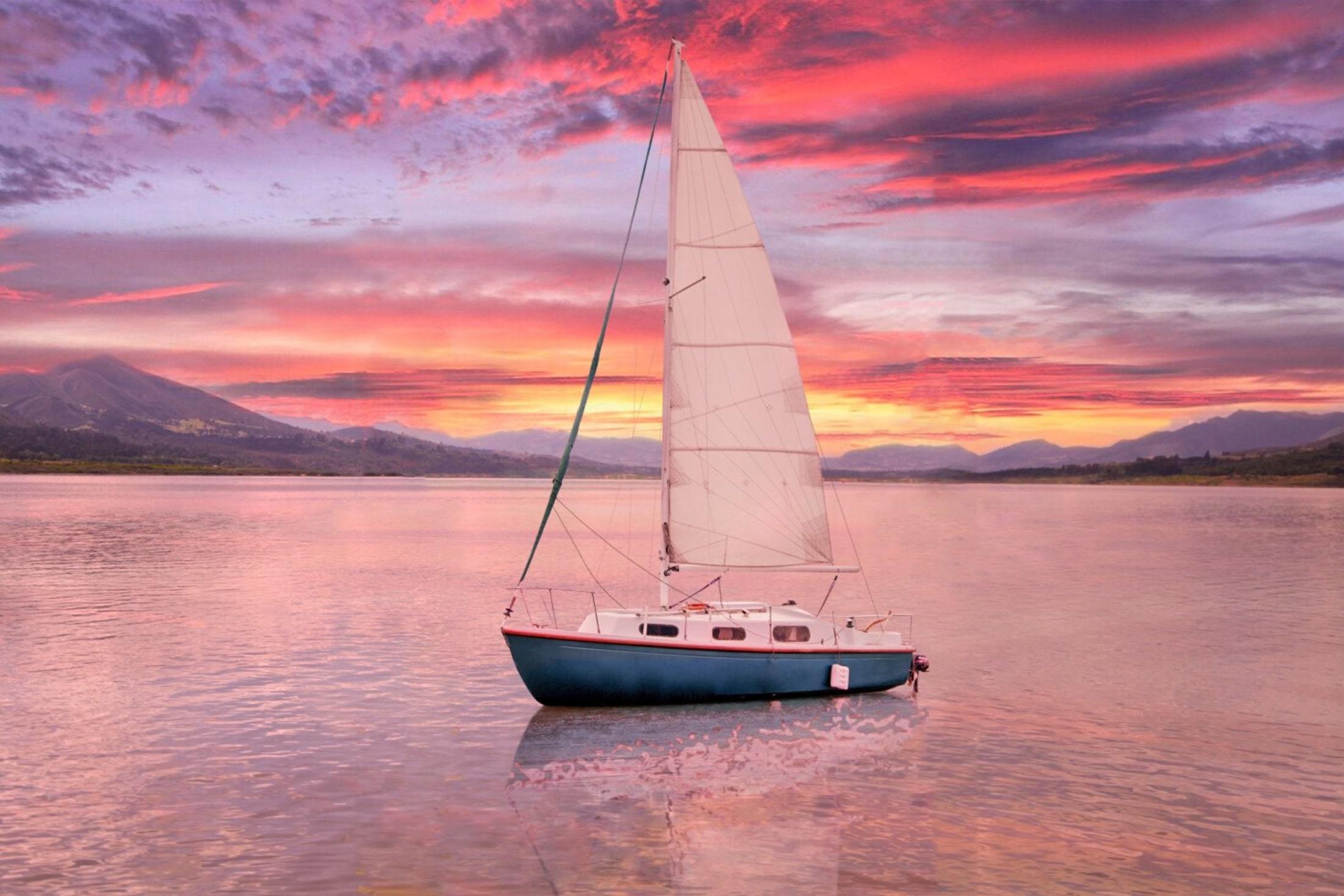 Paseo En Velero Romántico